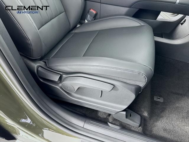 Hyundai Santa Fe Vehicle Full-screen Gallery Image 28