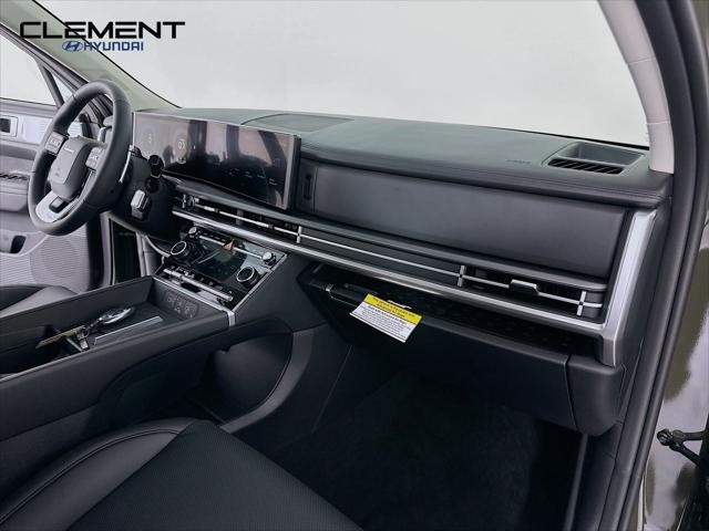 Hyundai Santa Fe Vehicle Full-screen Gallery Image 29