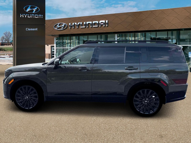 Hyundai Santa Fe Vehicle Full-screen Gallery Image 3