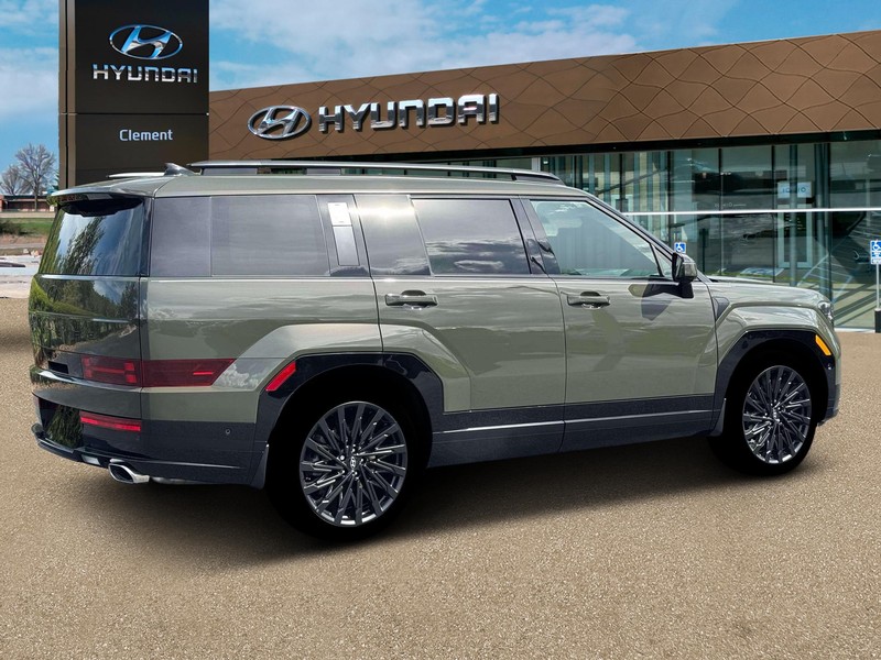 Hyundai Santa Fe Vehicle Full-screen Gallery Image 8