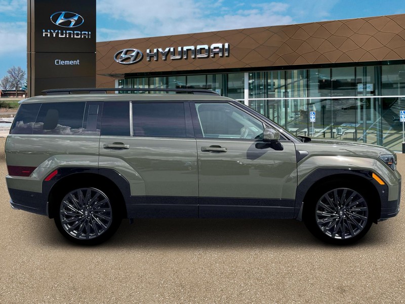Hyundai Santa Fe Vehicle Full-screen Gallery Image 9