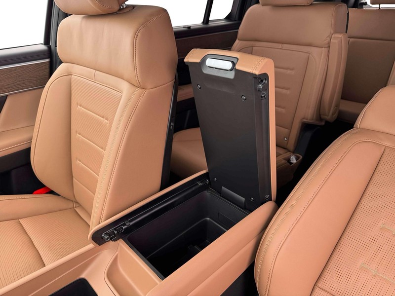 Hyundai Santa Fe Vehicle Full-screen Gallery Image 19