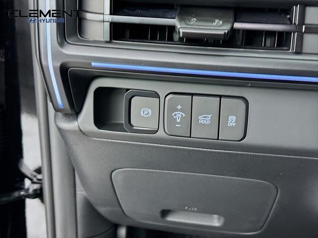 Hyundai Santa Fe Hybrid Vehicle Full-screen Gallery Image 12