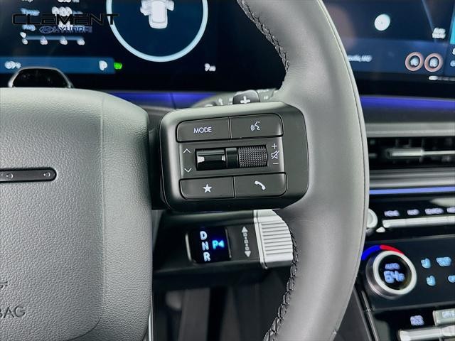 Hyundai Santa Fe Hybrid Vehicle Full-screen Gallery Image 15