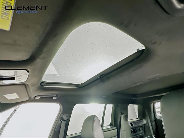 Hyundai Santa Fe Hybrid Vehicle Full-screen Gallery Image 22
