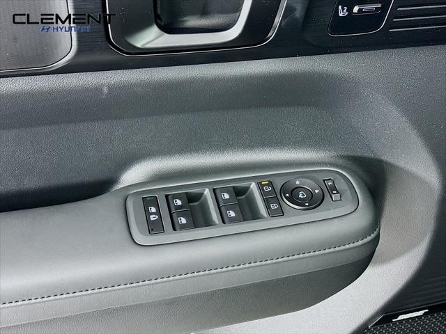 Hyundai Santa Fe Hybrid Vehicle Full-screen Gallery Image 24