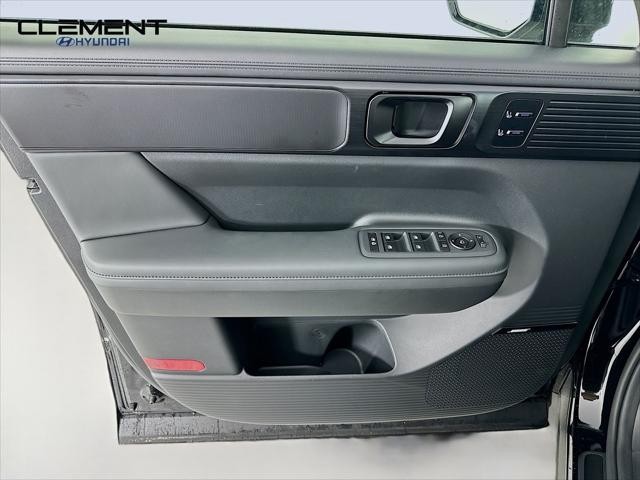 Hyundai Santa Fe Hybrid Vehicle Full-screen Gallery Image 25