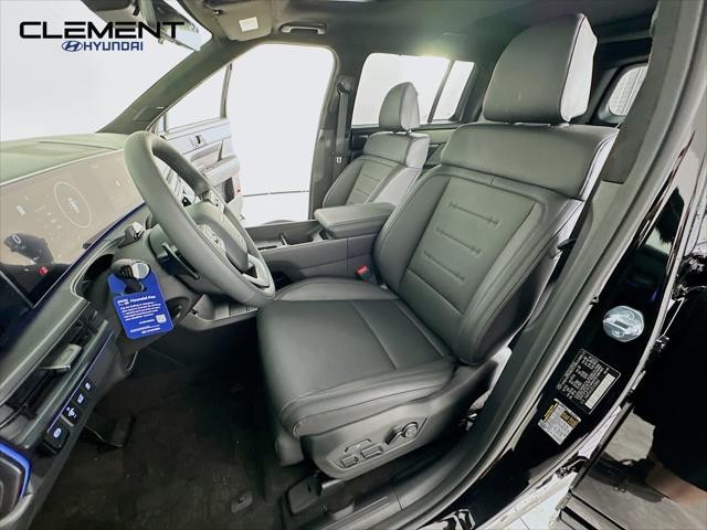 Hyundai Santa Fe Hybrid Vehicle Full-screen Gallery Image 27