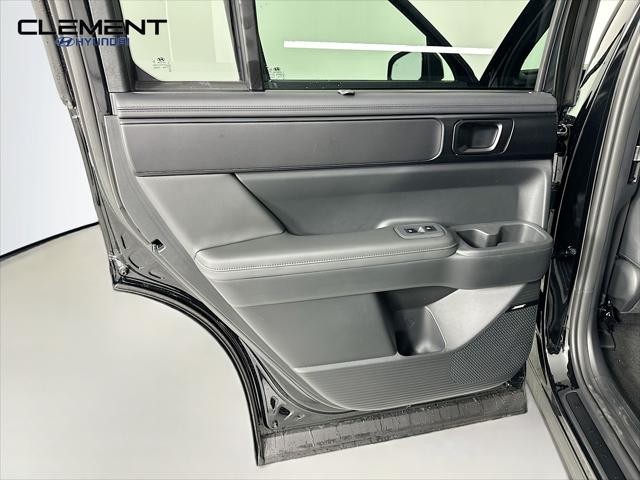 Hyundai Santa Fe Hybrid Vehicle Full-screen Gallery Image 28