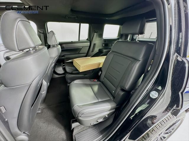 Hyundai Santa Fe Hybrid Vehicle Full-screen Gallery Image 29
