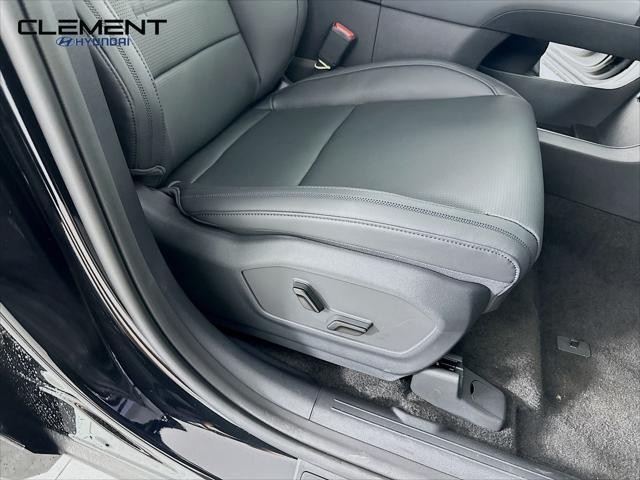Hyundai Santa Fe Hybrid Vehicle Full-screen Gallery Image 30