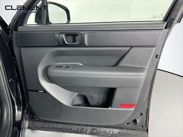 Hyundai Santa Fe Hybrid Vehicle Full-screen Gallery Image 32