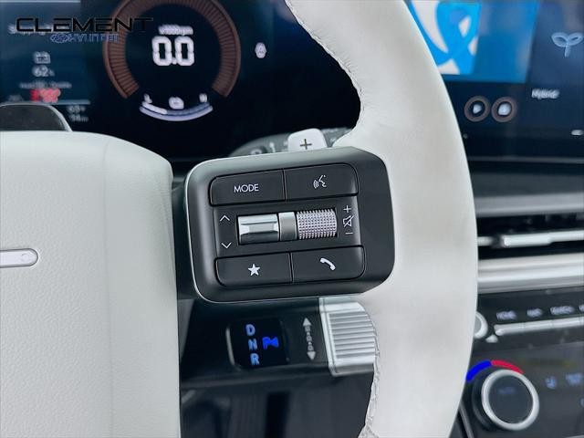Hyundai Santa Fe Hybrid Vehicle Full-screen Gallery Image 15