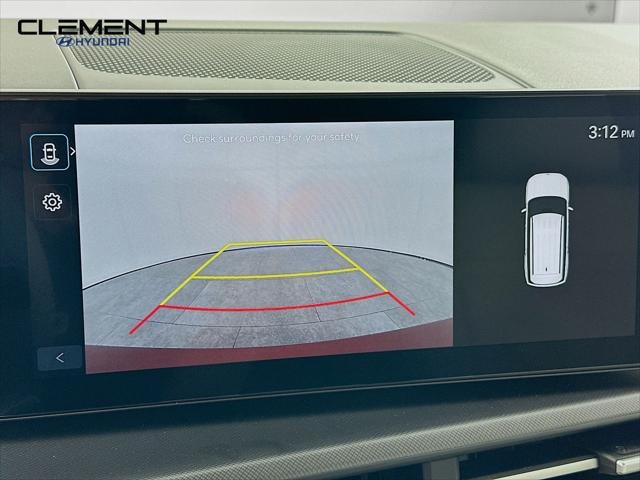 Hyundai Santa Fe Hybrid Vehicle Full-screen Gallery Image 18