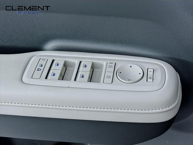 Hyundai Santa Fe Hybrid Vehicle Full-screen Gallery Image 22
