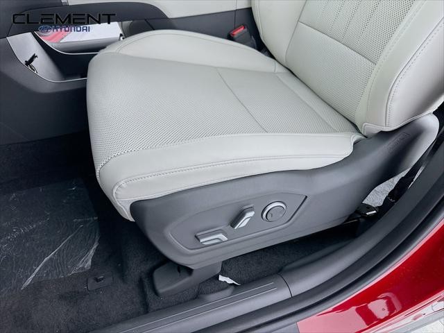 Hyundai Santa Fe Hybrid Vehicle Full-screen Gallery Image 24