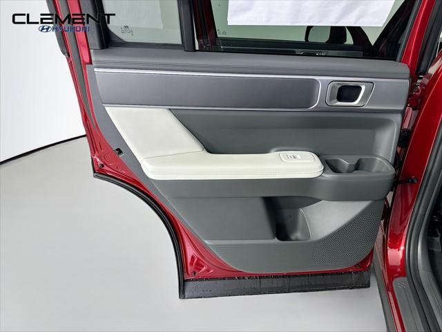 Hyundai Santa Fe Hybrid Vehicle Full-screen Gallery Image 26