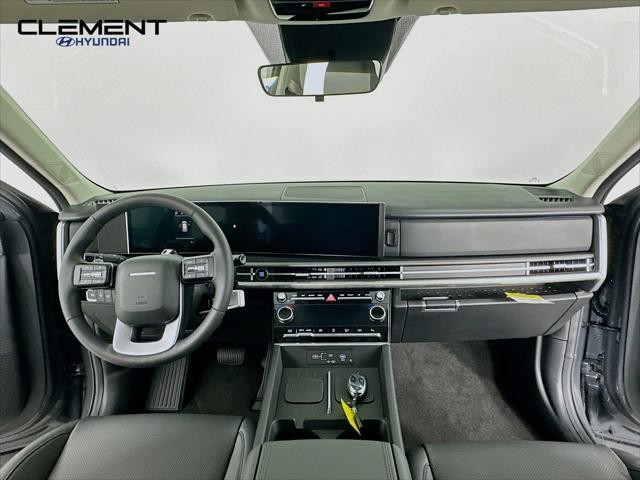 Hyundai Santa Fe Vehicle Full-screen Gallery Image 11