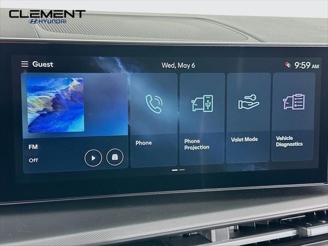 Hyundai Santa Fe Vehicle Full-screen Gallery Image 17