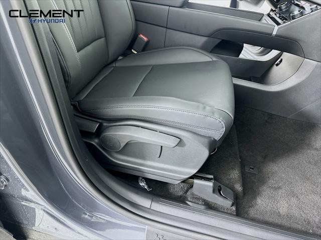Hyundai Santa Fe Vehicle Full-screen Gallery Image 28