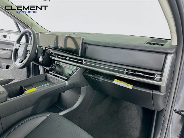 Hyundai Santa Fe Vehicle Full-screen Gallery Image 29