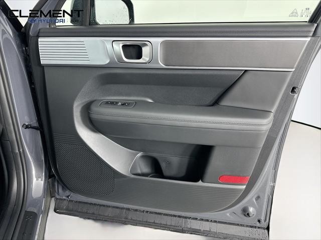 Hyundai Santa Fe Vehicle Full-screen Gallery Image 30
