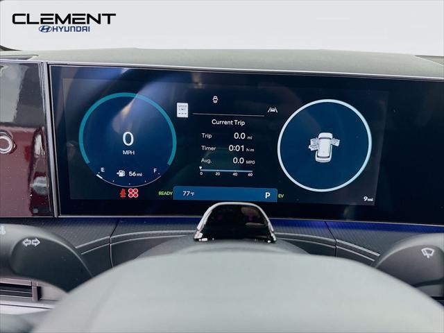 Hyundai Santa Fe Hybrid Vehicle Full-screen Gallery Image 16