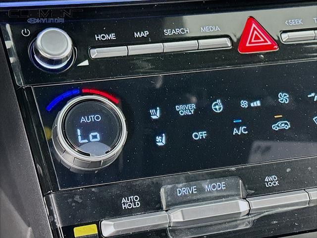 Hyundai Santa Fe Hybrid Vehicle Full-screen Gallery Image 20