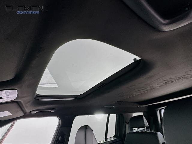 Hyundai Santa Fe Hybrid Vehicle Full-screen Gallery Image 22