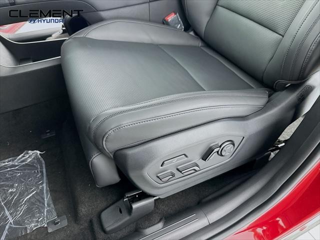 Hyundai Santa Fe Hybrid Vehicle Full-screen Gallery Image 26
