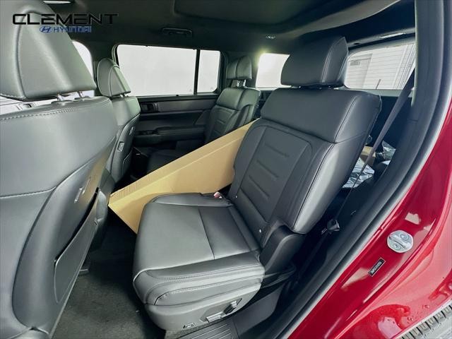 Hyundai Santa Fe Hybrid Vehicle Full-screen Gallery Image 29