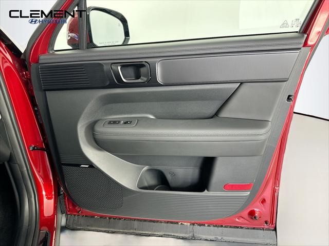 Hyundai Santa Fe Hybrid Vehicle Full-screen Gallery Image 32
