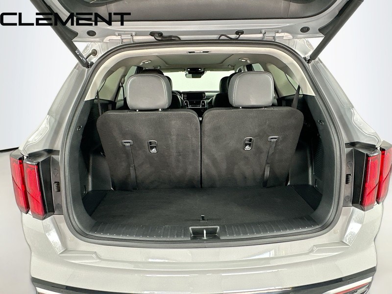 Kia Sorento Vehicle Full-screen Gallery Image 11