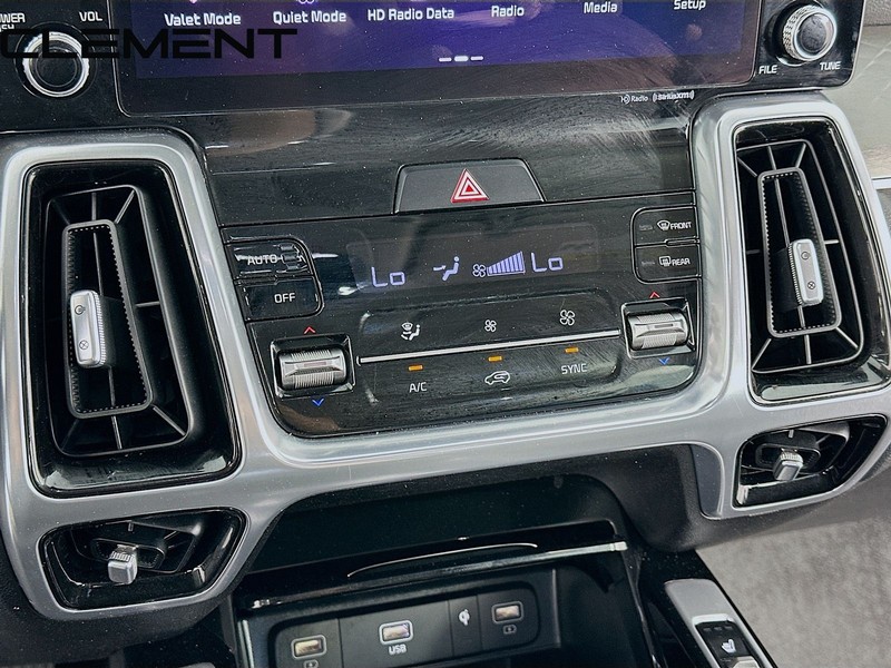Kia Sorento Vehicle Full-screen Gallery Image 22