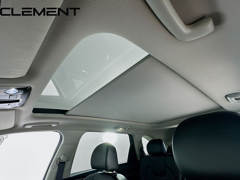 Kia Sorento Vehicle Full-screen Gallery Image 25