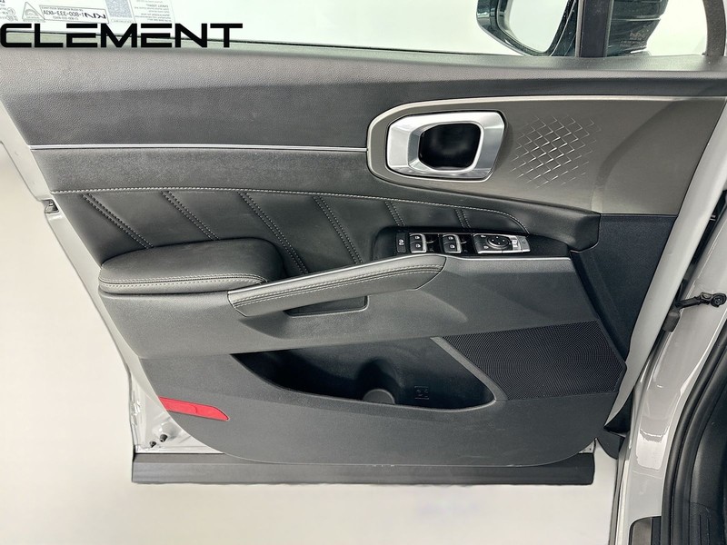 Kia Sorento Vehicle Full-screen Gallery Image 28