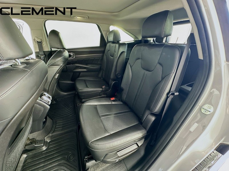 Kia Sorento Vehicle Full-screen Gallery Image 33