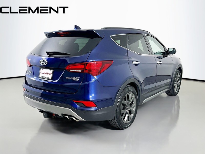 Hyundai Santa Fe Sport Vehicle Full-screen Gallery Image 7