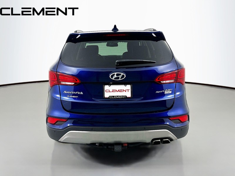 Hyundai Santa Fe Sport Vehicle Full-screen Gallery Image 8