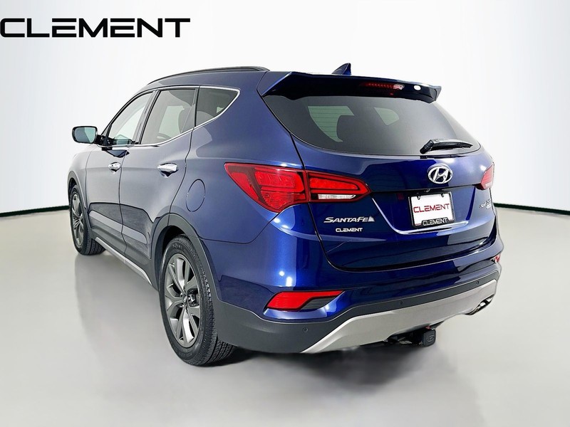 Hyundai Santa Fe Sport Vehicle Full-screen Gallery Image 10