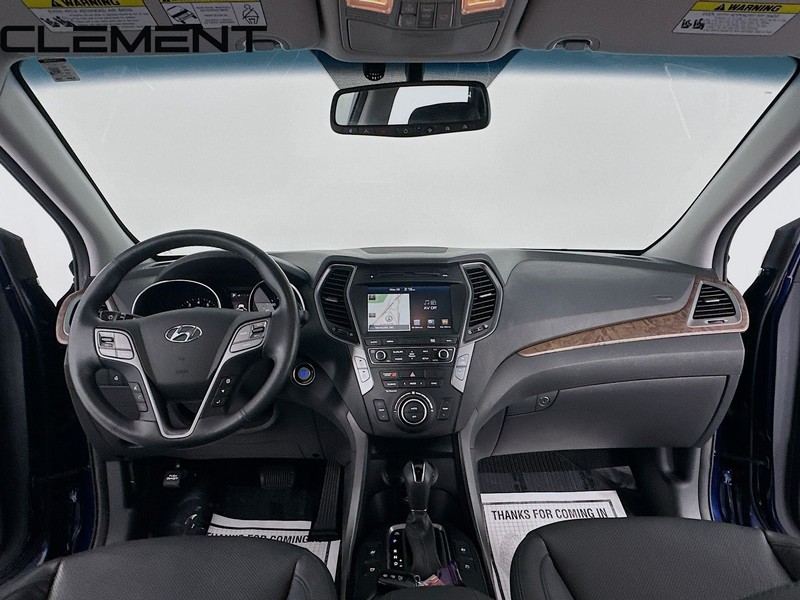 Hyundai Santa Fe Sport Vehicle Full-screen Gallery Image 12