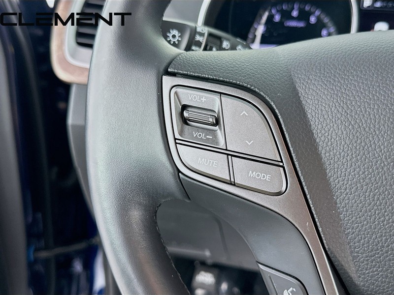 Hyundai Santa Fe Sport Vehicle Full-screen Gallery Image 15