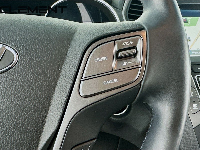 Hyundai Santa Fe Sport Vehicle Full-screen Gallery Image 17