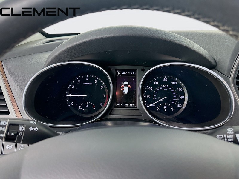 Hyundai Santa Fe Sport Vehicle Full-screen Gallery Image 18