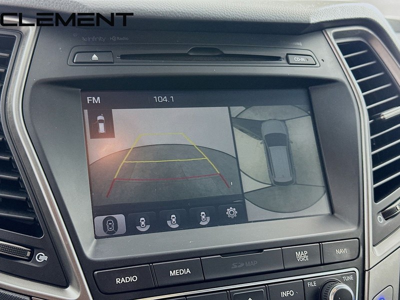 Hyundai Santa Fe Sport Vehicle Full-screen Gallery Image 20