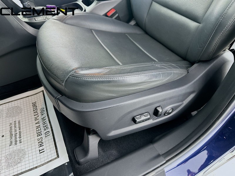 Hyundai Santa Fe Sport Vehicle Full-screen Gallery Image 30