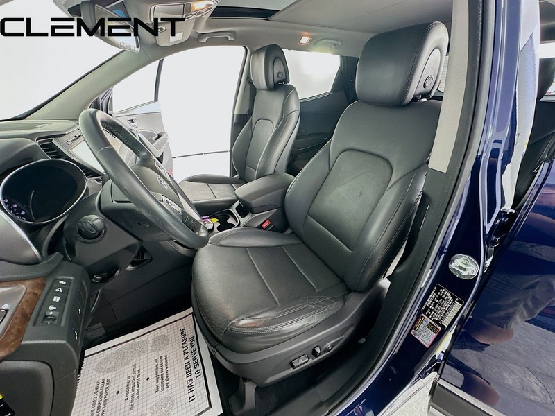 Hyundai Santa Fe Sport Vehicle Full-screen Gallery Image 32