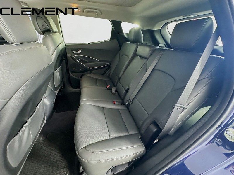Hyundai Santa Fe Sport Vehicle Full-screen Gallery Image 34