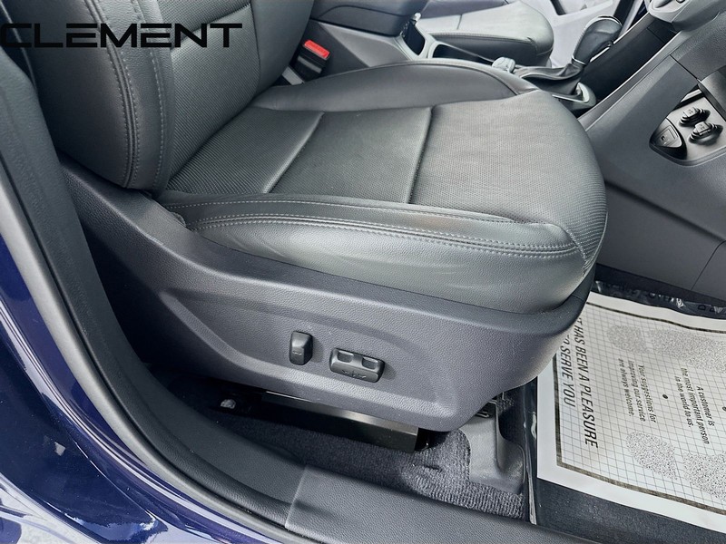 Hyundai Santa Fe Sport Vehicle Full-screen Gallery Image 35