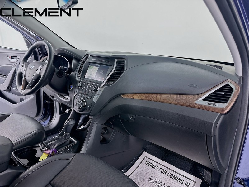 Hyundai Santa Fe Sport Vehicle Full-screen Gallery Image 36